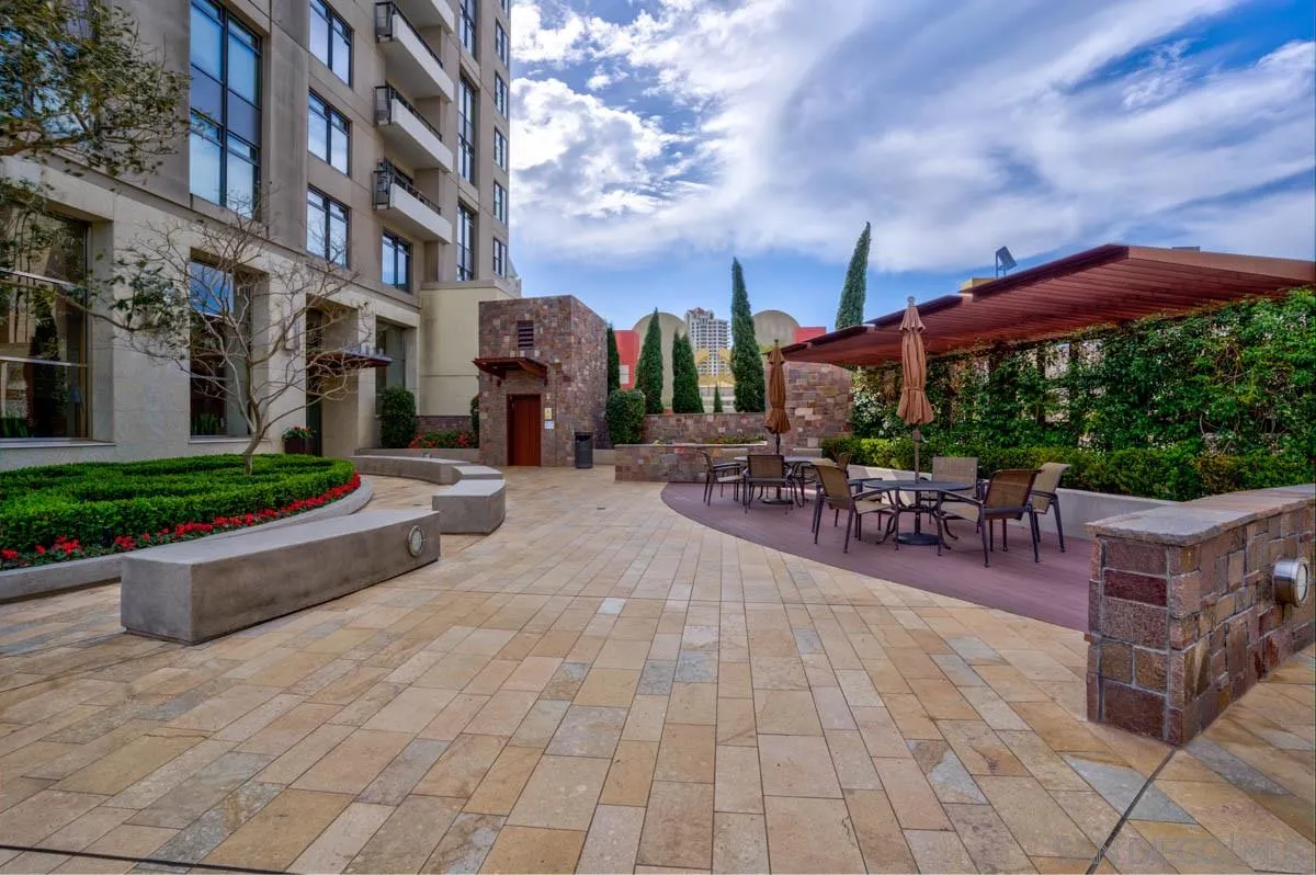 https://cdn.realtyfeed.com/cdn/127/210007081/4d5d8b1037693355a271eb25366a6d92.webp