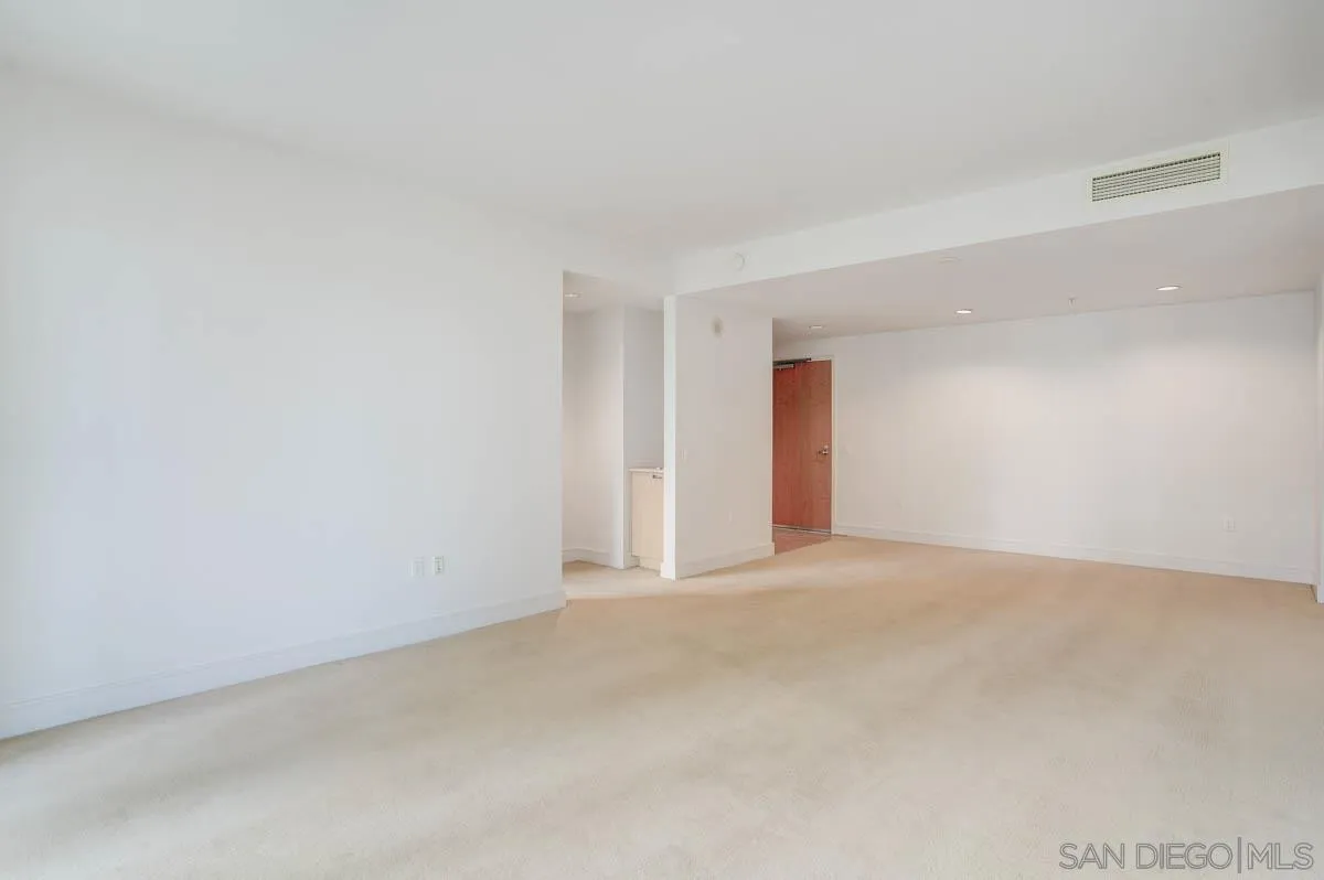 https://cdn.realtyfeed.com/cdn/127/210007081/84fc2986d6b9c662769a40da74ca3b11.webp