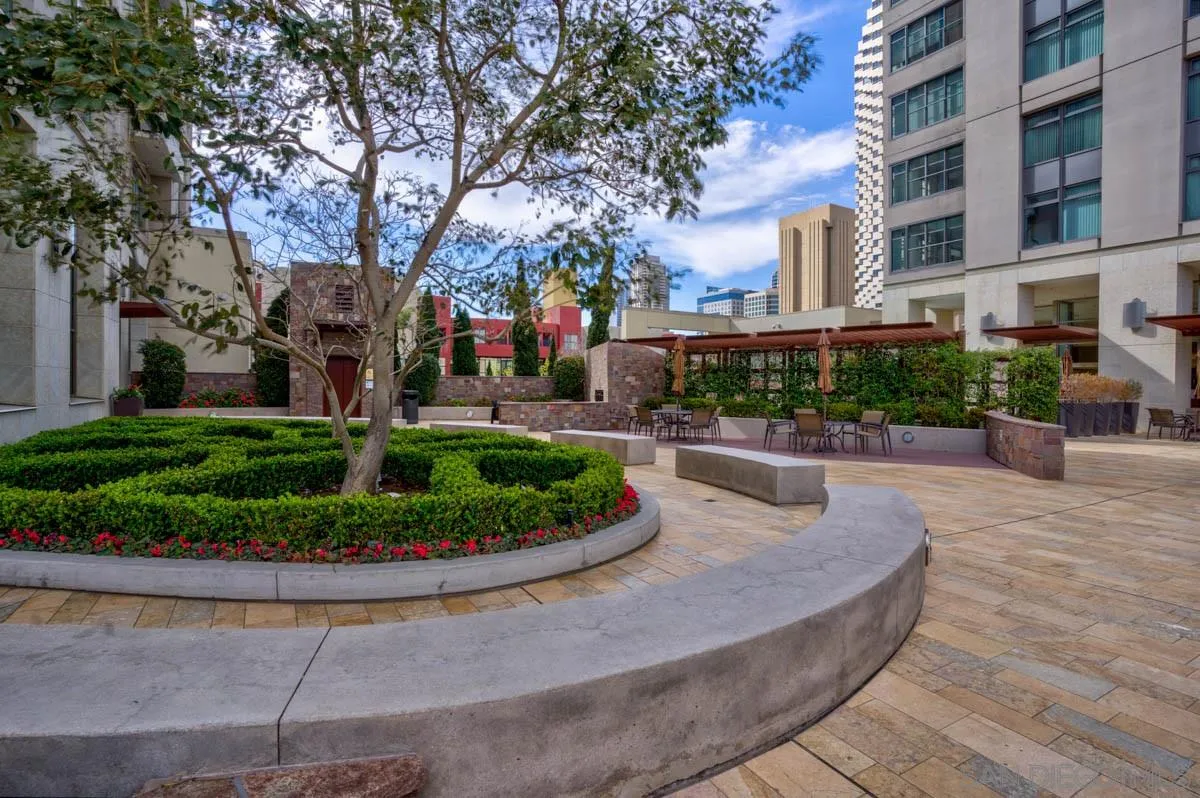 https://cdn.realtyfeed.com/cdn/127/210007081/ab2e47d2f9a012c9e5ee370109dfd2b9.webp