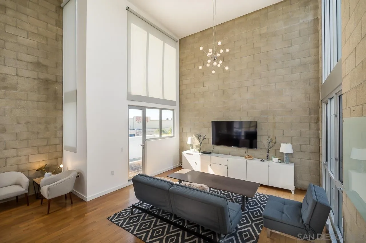 https://cdn.realtyfeed.com/cdn/127/210007147/2cf48fe5c239d7cc631e546cf89c074a.webp