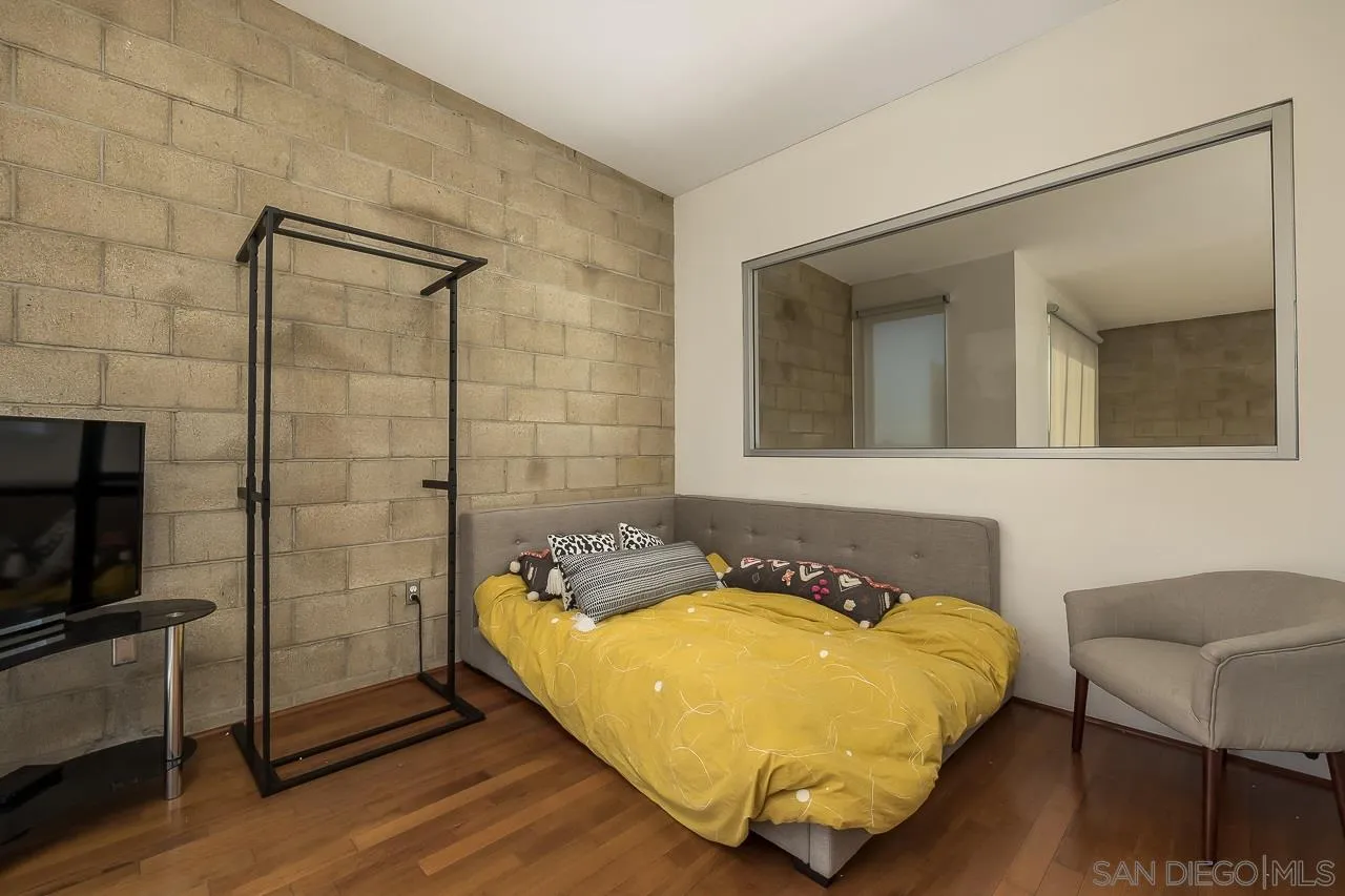 https://cdn.realtyfeed.com/cdn/127/210007147/a1ec6c900f02f9f03741e03aad732ef8.webp