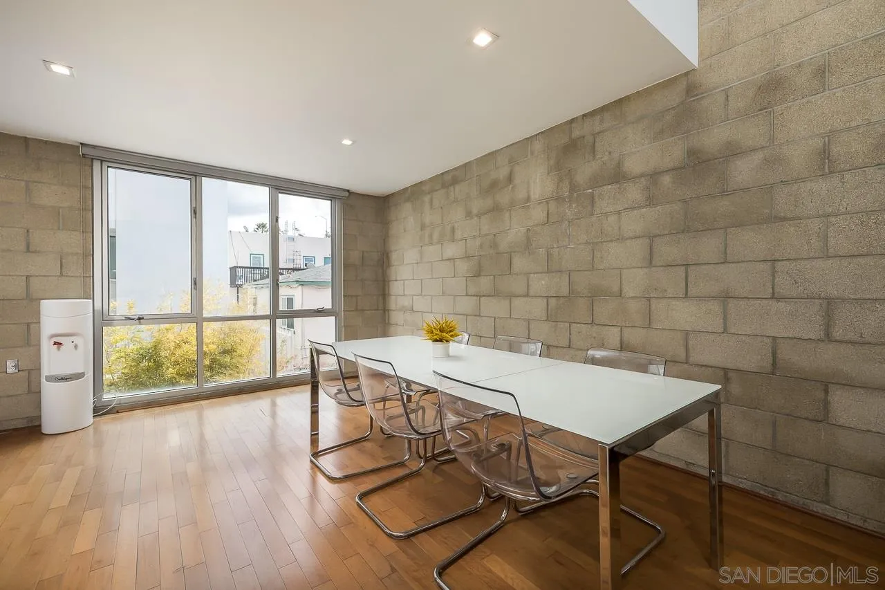 https://cdn.realtyfeed.com/cdn/127/210007147/b94d23c0f752ca008bbba9e7b1f267c4.webp