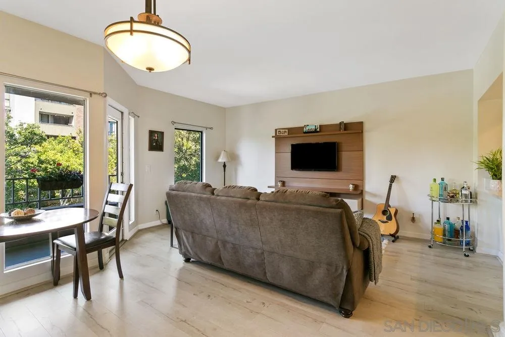 https://cdn.realtyfeed.com/cdn/127/210007306/13ae0fe84db6a5f409d052cc737d6d2d.webp