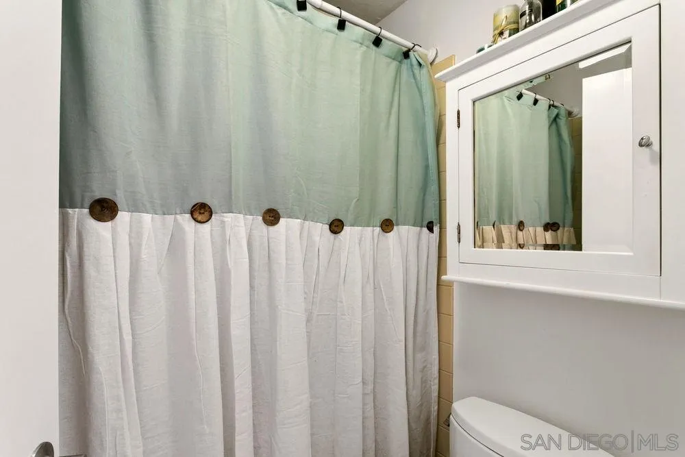 https://cdn.realtyfeed.com/cdn/127/210007306/dd71797f4993450bf35457cb06249fb1.webp