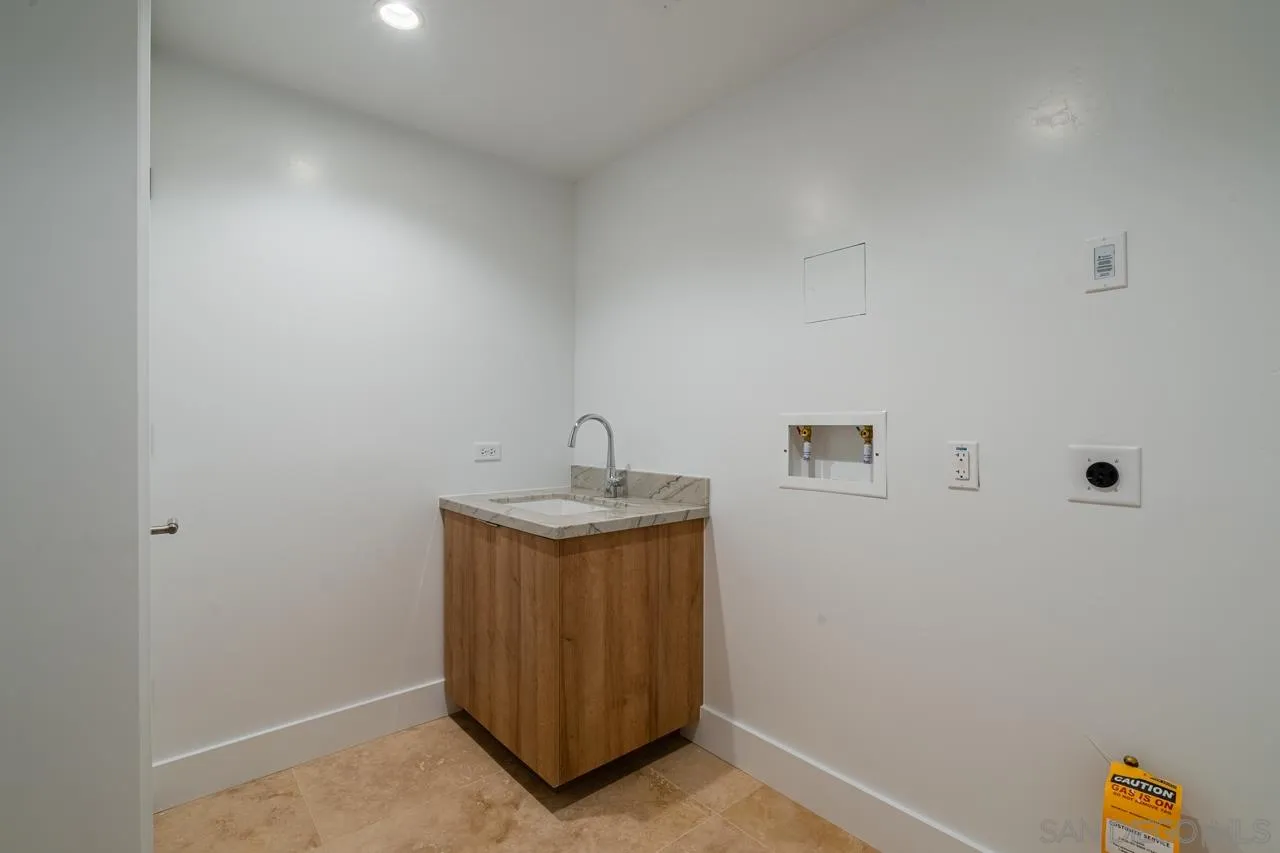 https://cdn.realtyfeed.com/cdn/127/210007352/be35420f234e8b0ac6538e7e859d26f4.webp
