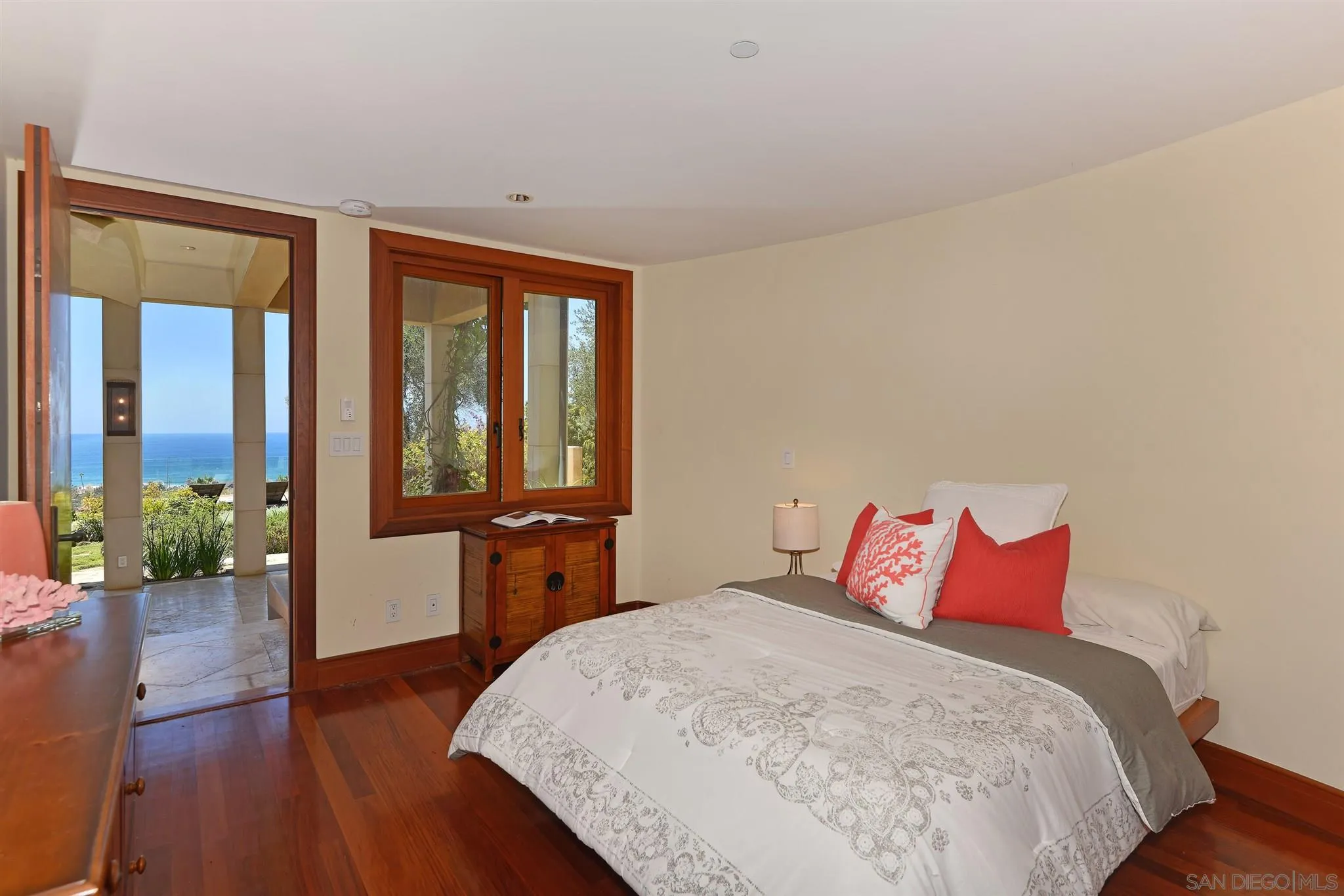 https://cdn.realtyfeed.com/cdn/127/210007445/12d3a84fcef8031a159d3d8a7d5a8b6a.webp