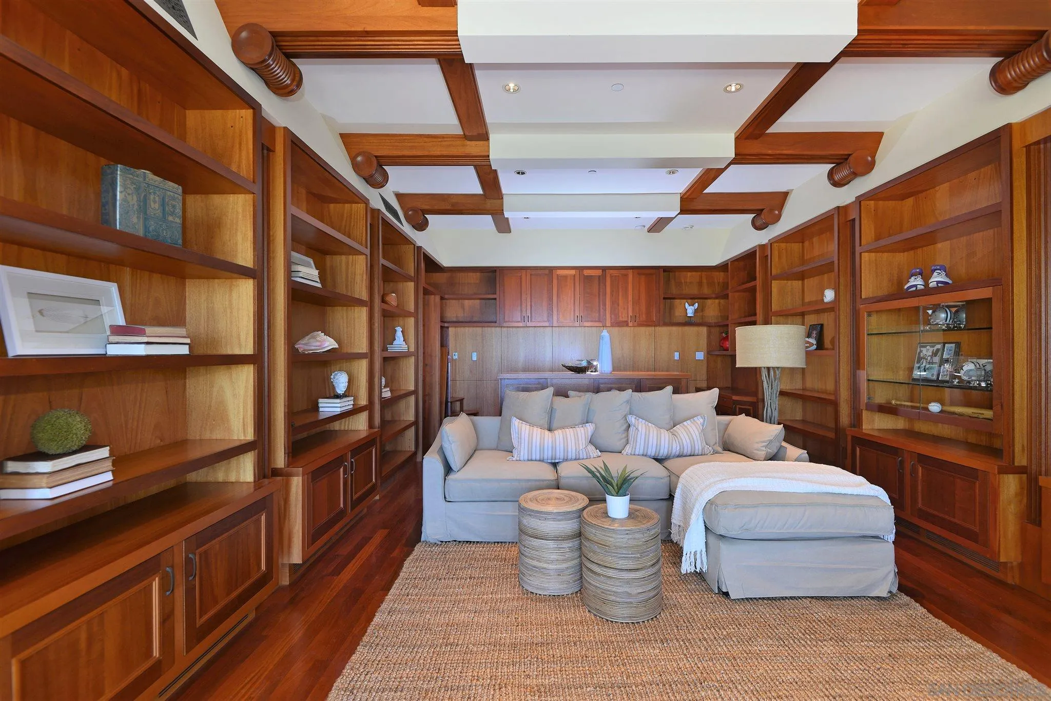 https://cdn.realtyfeed.com/cdn/127/210007445/614f2effe64f035d5bcf7810cd142d3f.webp