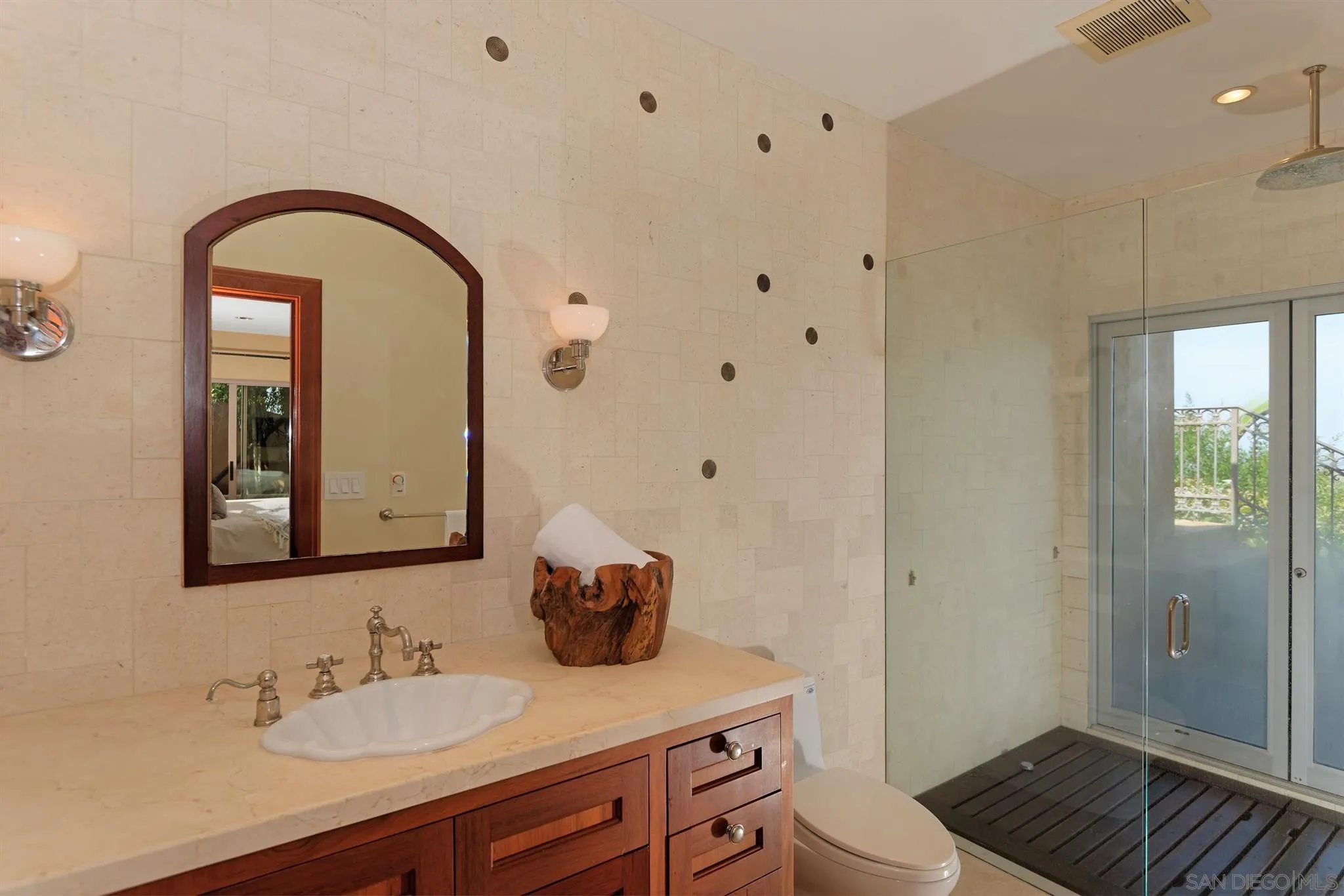 https://cdn.realtyfeed.com/cdn/127/210007445/65d8c23289b924d24aa57a2bbffd5699.webp