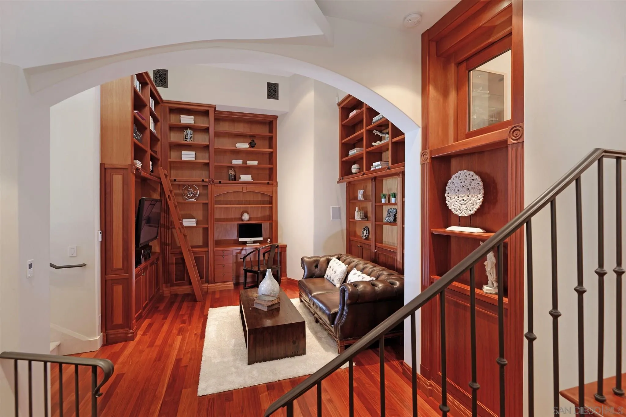 https://cdn.realtyfeed.com/cdn/127/210007445/7a5a2a1cbfa2efbcad595d7333f2472d.webp