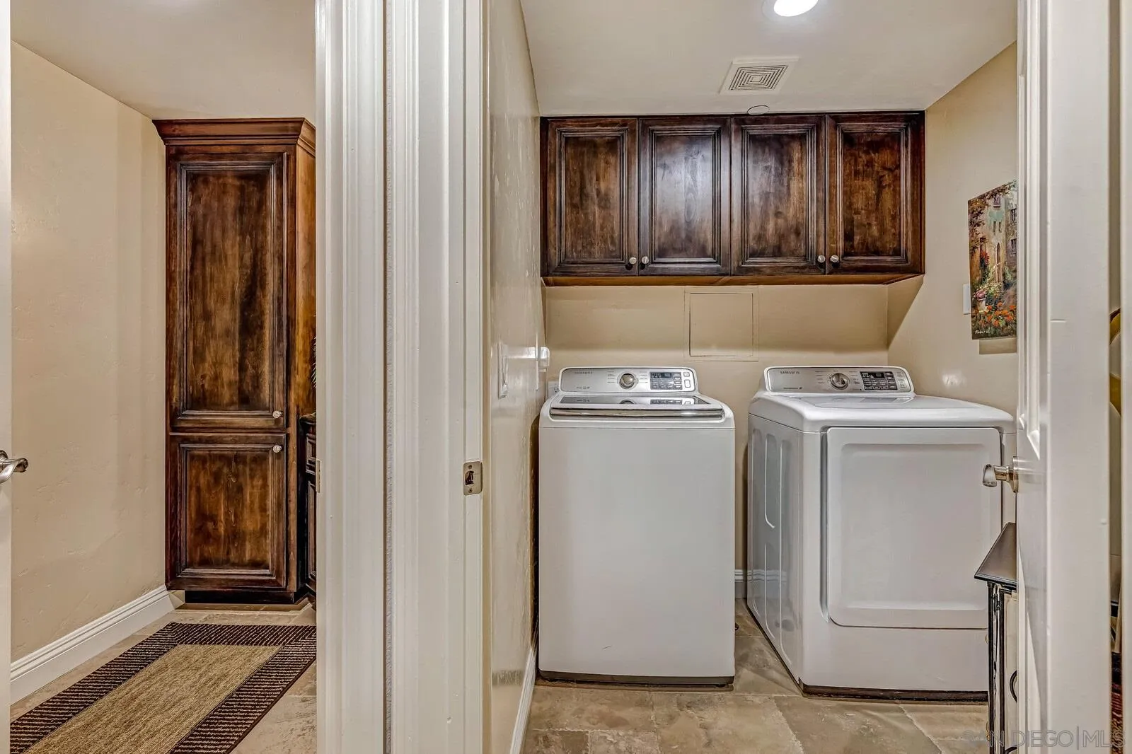 https://cdn.realtyfeed.com/cdn/127/210008200/9656754bdce06998e25fa414aef9910c.webp