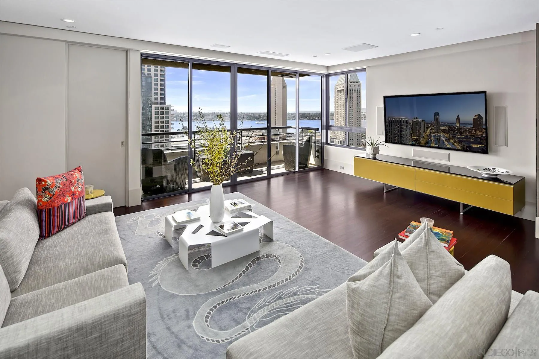 https://cdn.realtyfeed.com/cdn/127/210008223/078fb3885485b7ff2e1a6680f9ef42b4.webp