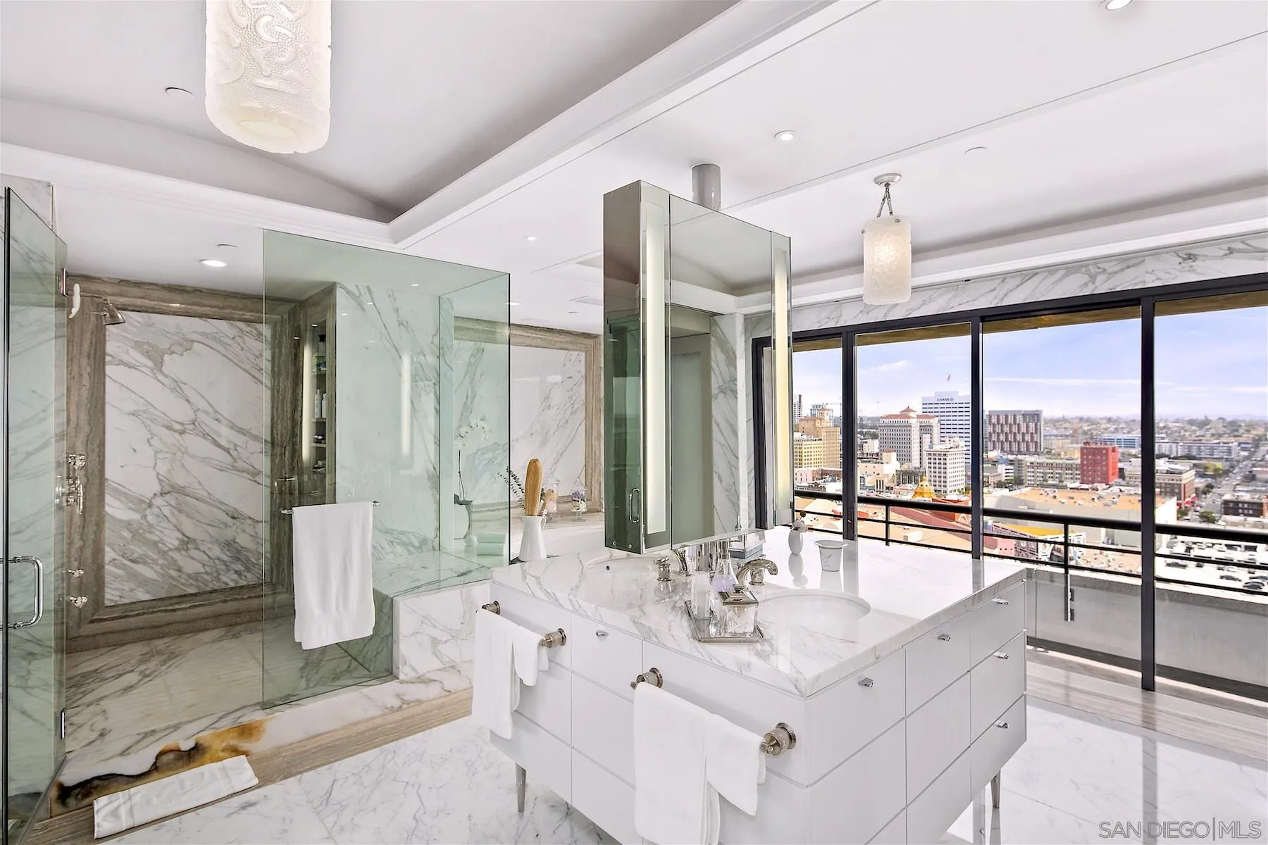https://cdn.realtyfeed.com/cdn/127/210008223/114a90df005e5b9afa7b38a2e2d2e539.webp