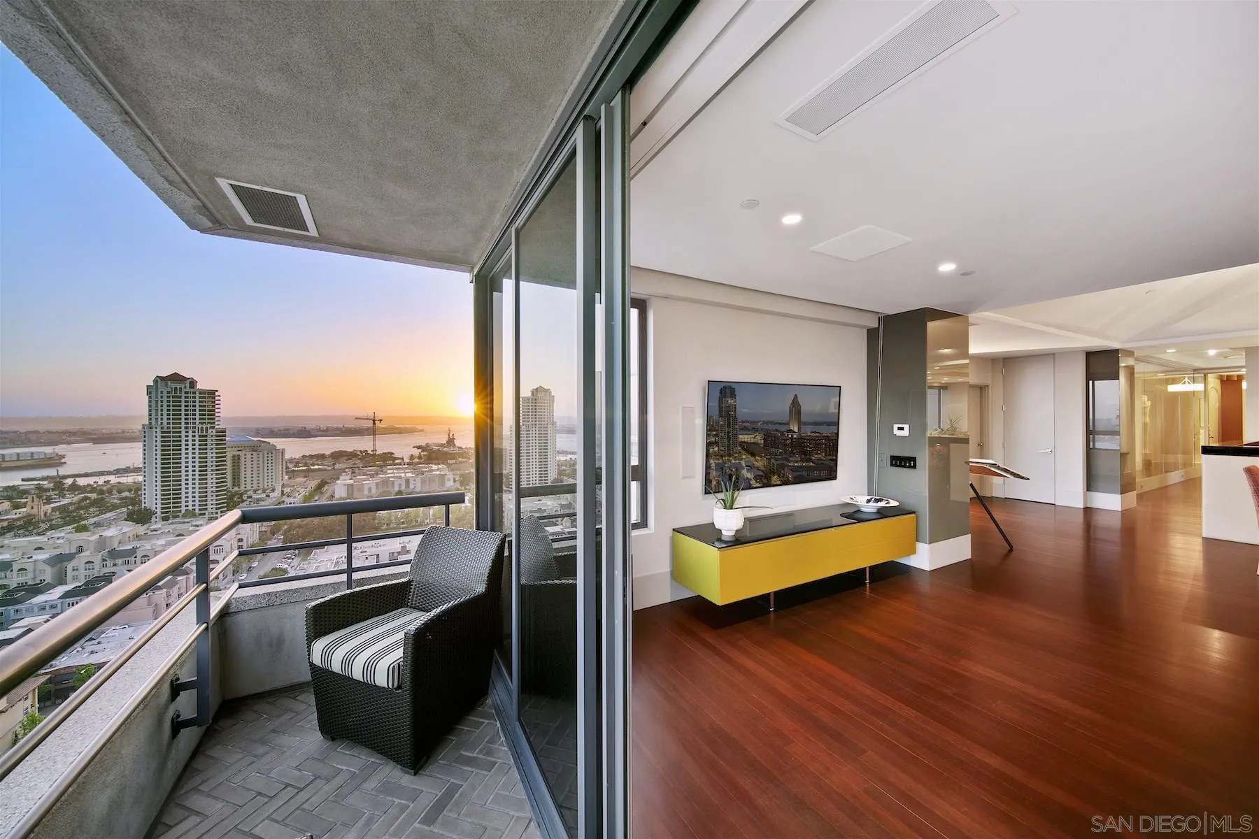 https://cdn.realtyfeed.com/cdn/127/210008223/11ebc8172dcdd4742351acc0253a85be.webp
