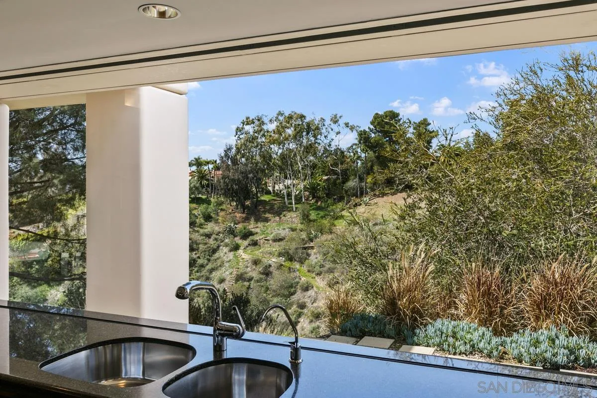 https://cdn.realtyfeed.com/cdn/127/210008341/19afac6fc77fd3536a733655c2e4c9bc.webp