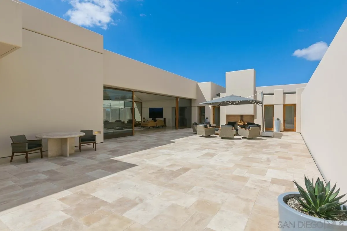 https://cdn.realtyfeed.com/cdn/127/210008341/428f5ff4bc0285e067e21e827dbff89d.webp