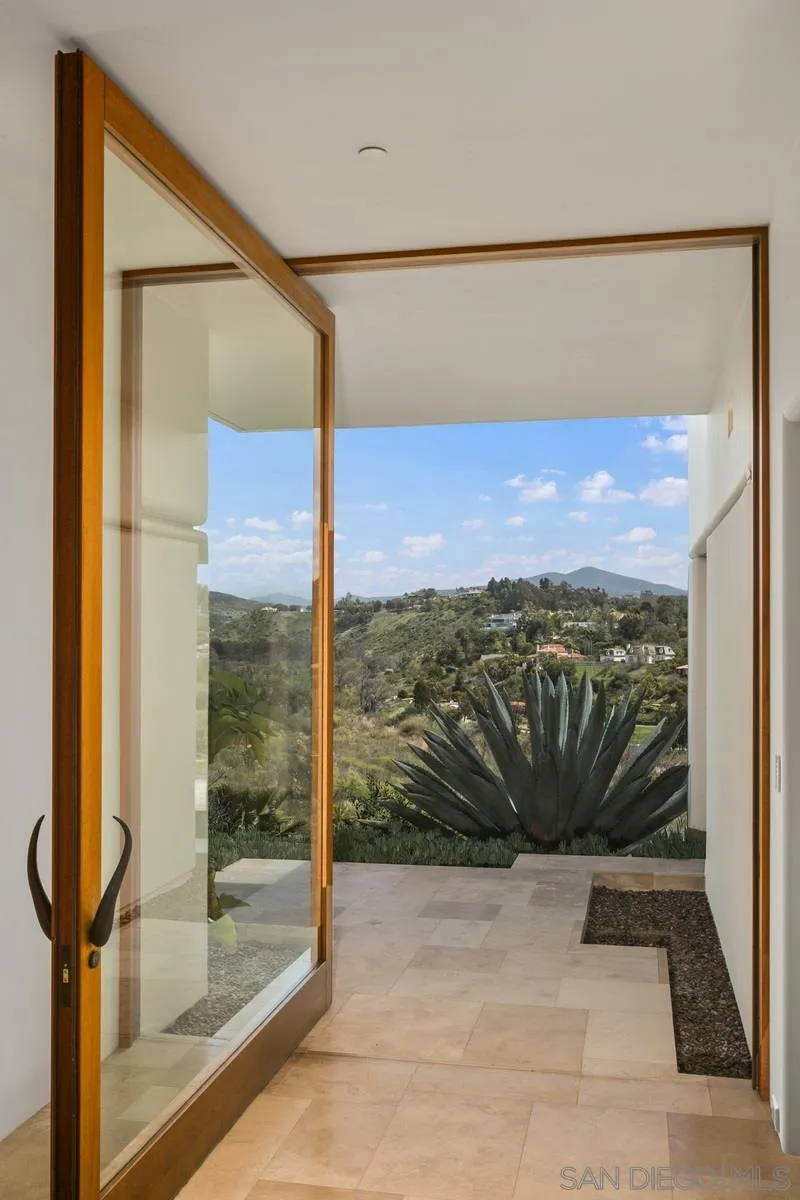 https://cdn.realtyfeed.com/cdn/127/210008341/a5db131ef5b240430b17d94d7983742a.webp
