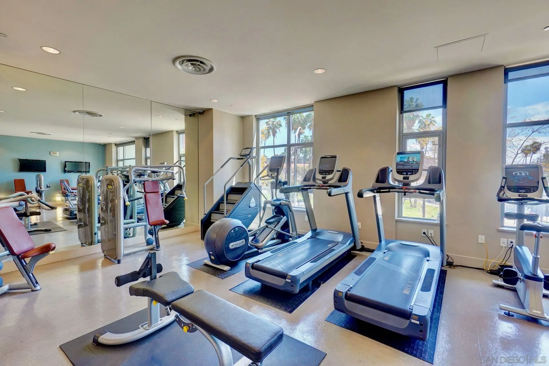https://cdn.realtyfeed.com/cdn/127/210008370/572190d4eae1c1a42d8f768bf6dc54c3.webp