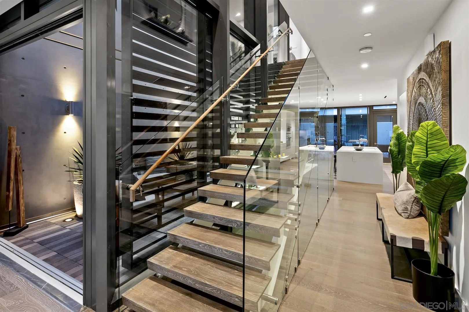 https://cdn.realtyfeed.com/cdn/127/210008399/7afbcf89d951a9fe637c1d2fd528becc.webp
