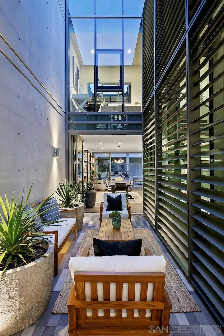 https://cdn.realtyfeed.com/cdn/127/210008399/b2f9a22a18041972d3de40152494a9cd.webp