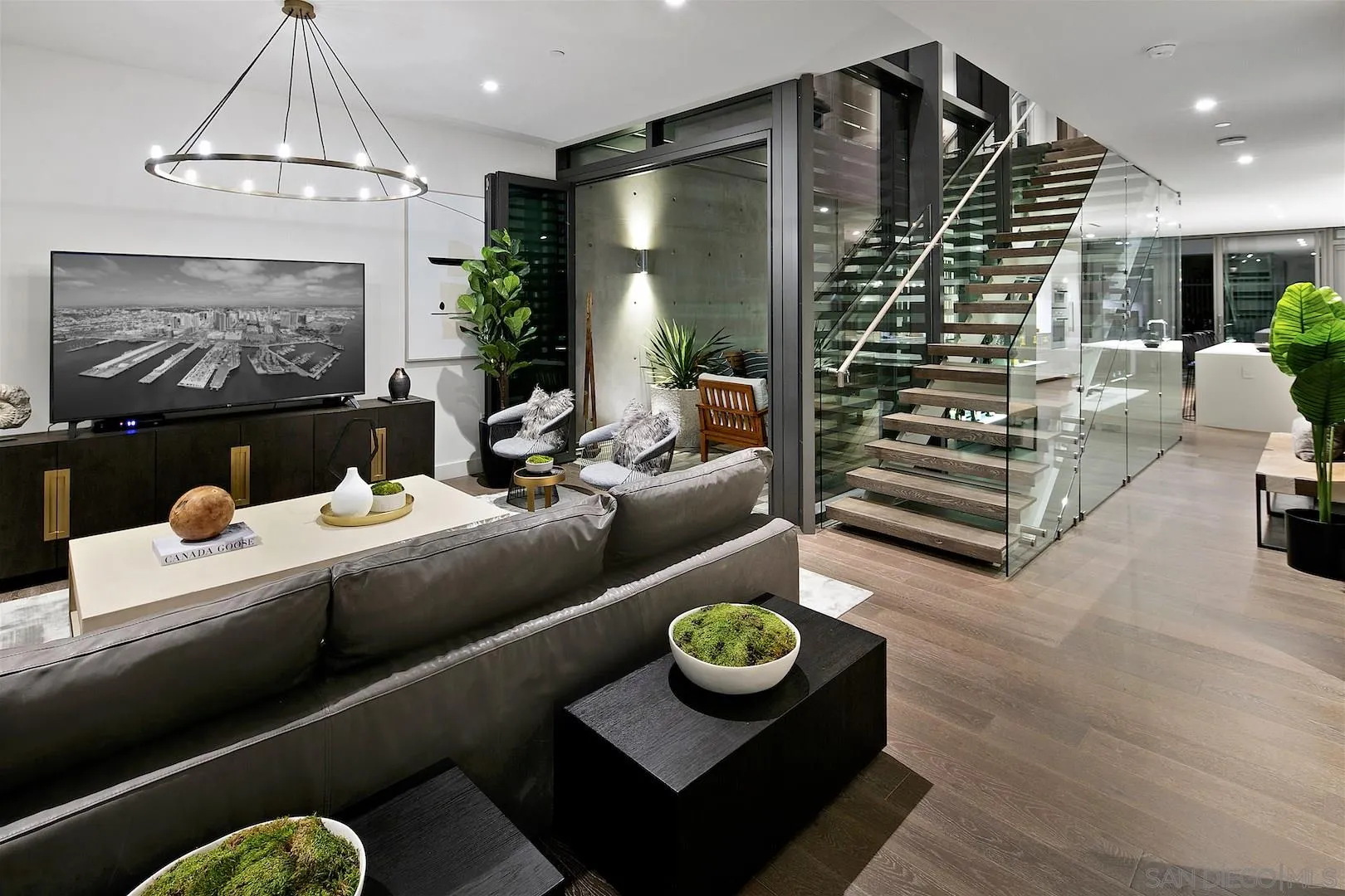 https://cdn.realtyfeed.com/cdn/127/210008399/d9efba7a8de3819b45972e9afd01b8ba.webp