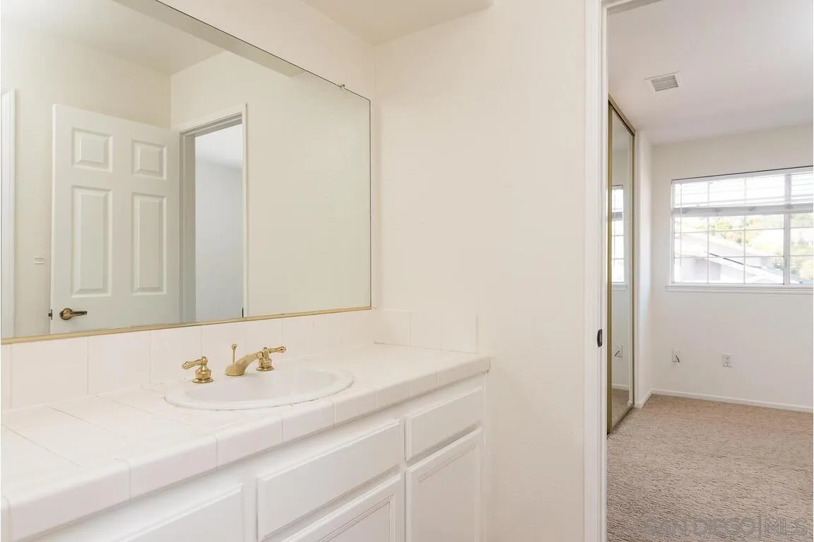 https://cdn.realtyfeed.com/cdn/127/210008413/11fee4bd5f1b460e38a2caaad71ba184.webp