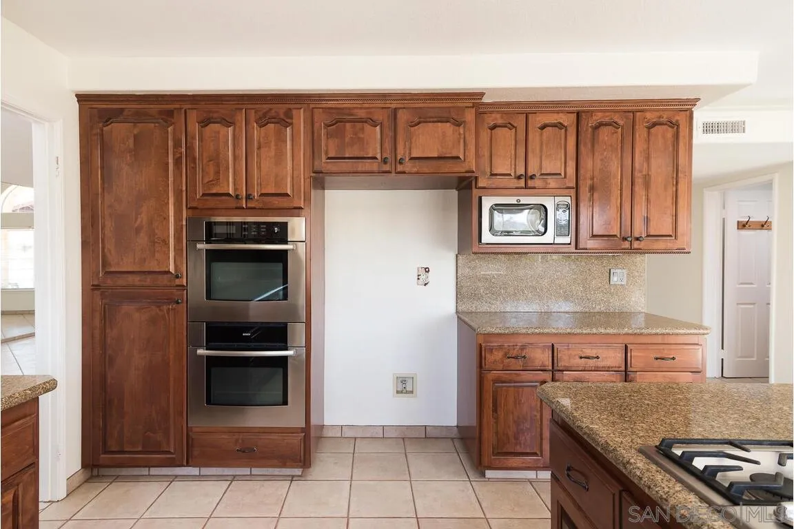 https://cdn.realtyfeed.com/cdn/127/210008413/b83b0532165f804b1264eda4ace8d6ec.webp