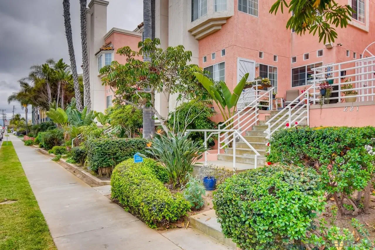 https://cdn.realtyfeed.com/cdn/127/210010242/4917b4d09e0d187e0dc7f4e34a6a117d.webp