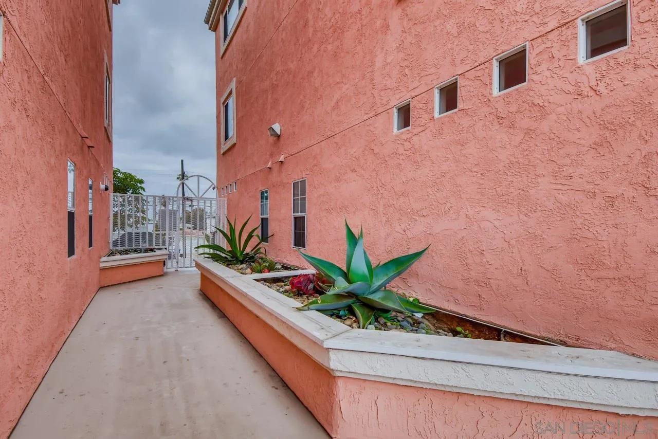 https://cdn.realtyfeed.com/cdn/127/210010242/72ac39f7afb5e404b8de436a96f77714.webp
