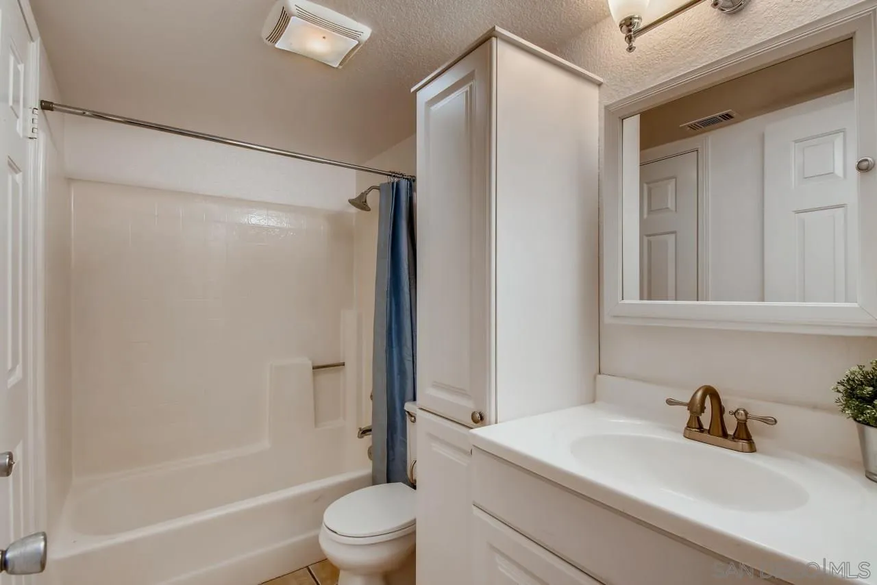https://cdn.realtyfeed.com/cdn/127/210010242/74cd8ccd47e7b1b39bc3961fc3eb2239.webp