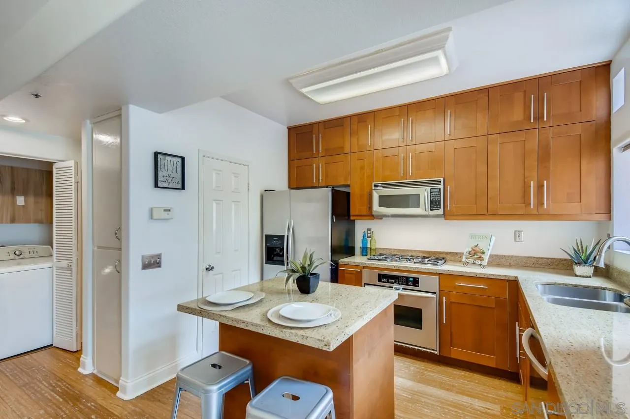 https://cdn.realtyfeed.com/cdn/127/210010242/b26e5afde15787a01e5b13db7c69dc07.webp
