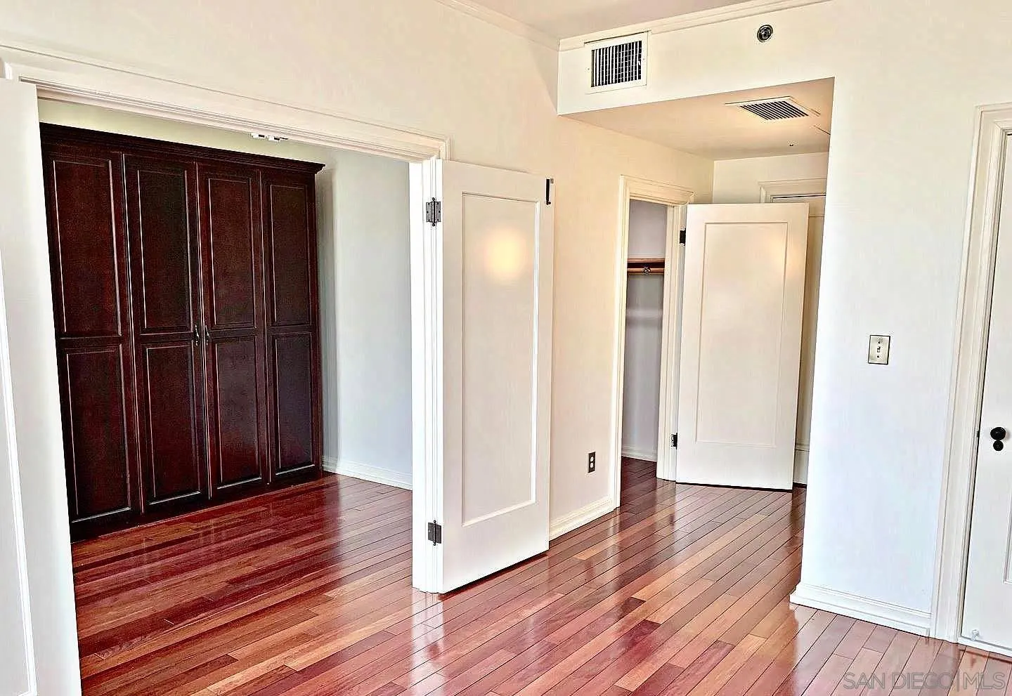 https://cdn.realtyfeed.com/cdn/127/210011278/f6c04b7c6baae74cda19ba2444f30c09.webp