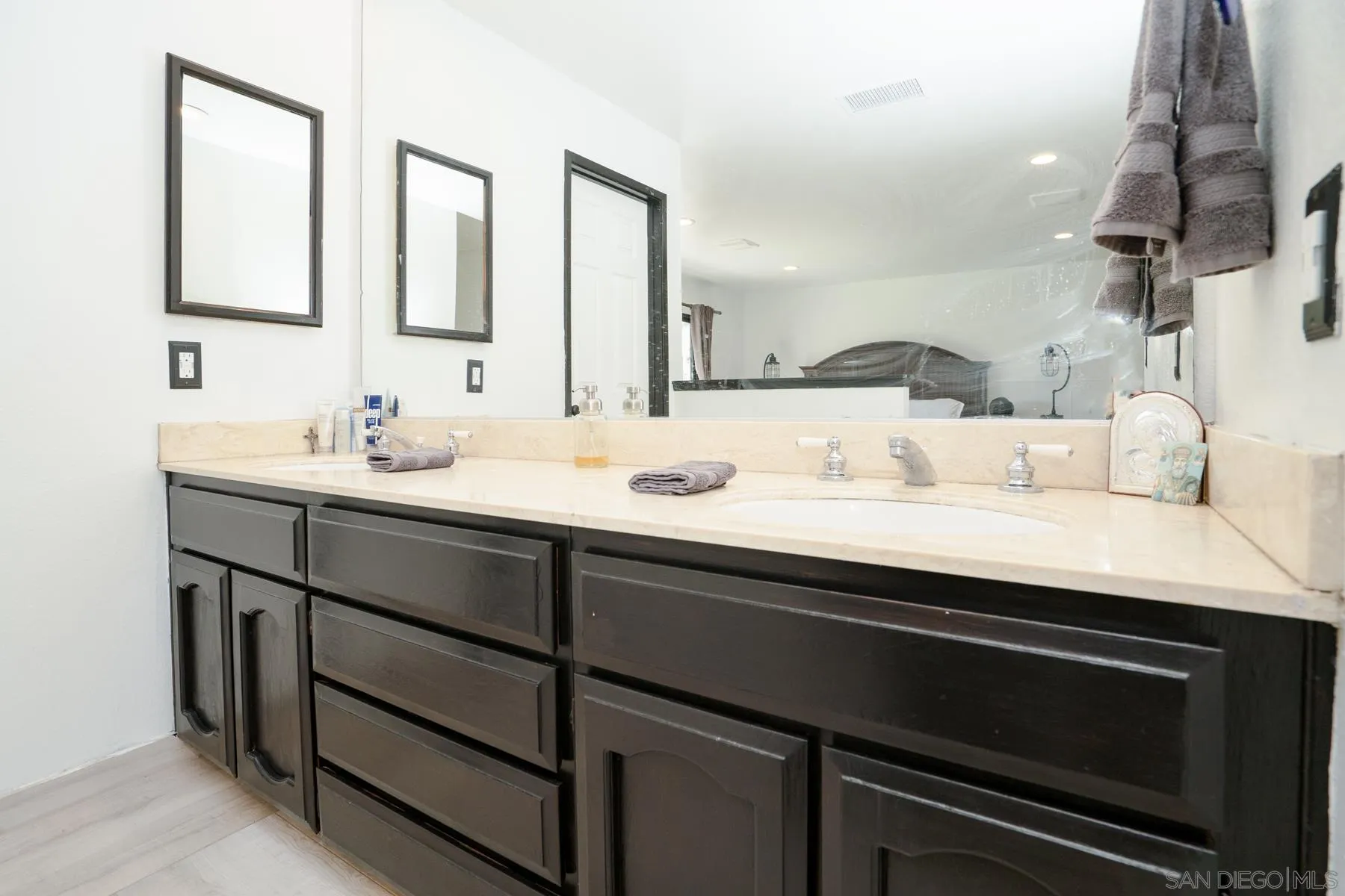 https://cdn.realtyfeed.com/cdn/127/210015350/01a3c4e00b6f96116ed68e674712d1bd.webp