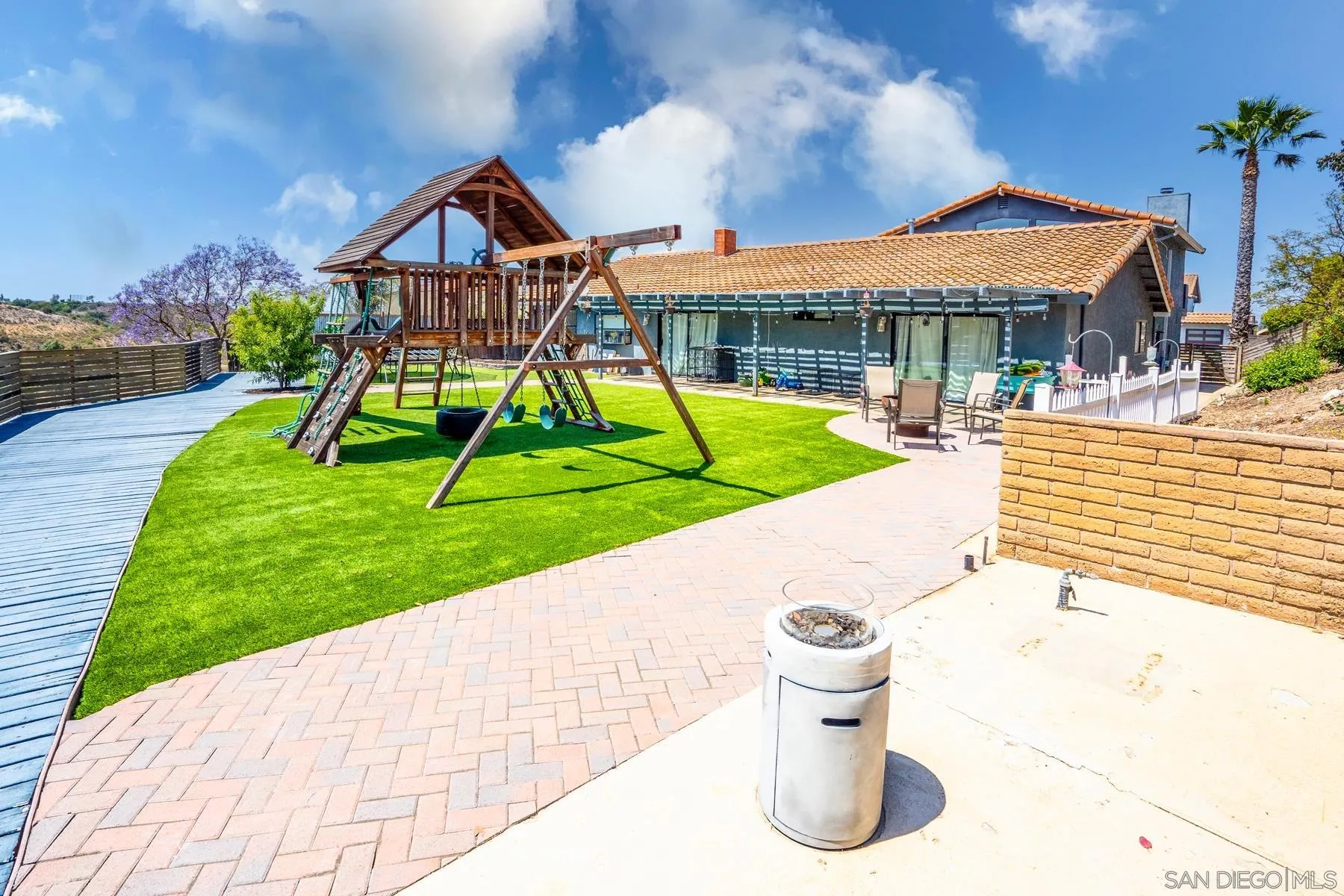 https://cdn.realtyfeed.com/cdn/127/210015350/125a7f83d4e50fe26925d6e0d5e41a10.webp