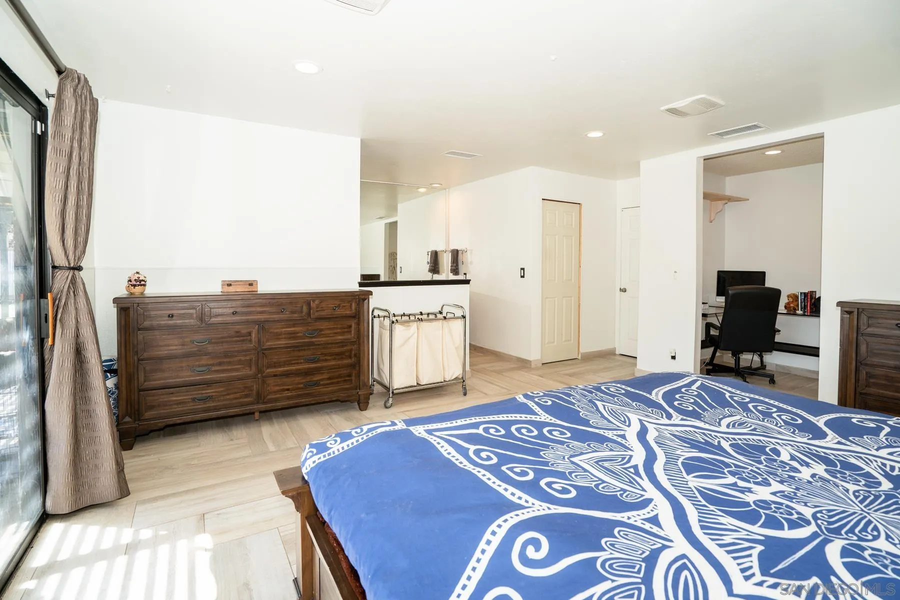 https://cdn.realtyfeed.com/cdn/127/210015350/3880f7294c59ce26c125cc981fc74563.webp