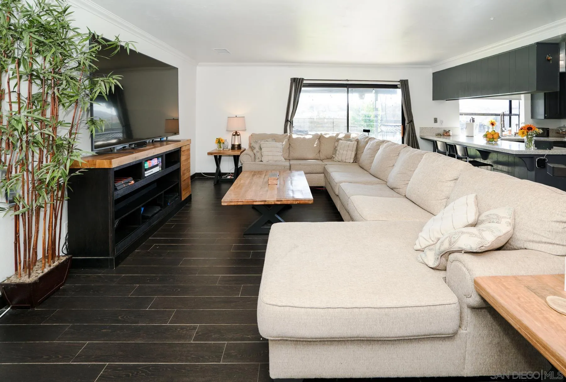 https://cdn.realtyfeed.com/cdn/127/210015350/978b87cae16095e46bb1d9c9e56b4640.webp