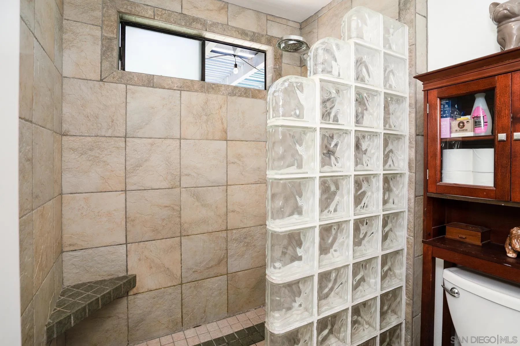 https://cdn.realtyfeed.com/cdn/127/210015350/c065d6f25e2714aa347eca12e13afeb7.webp