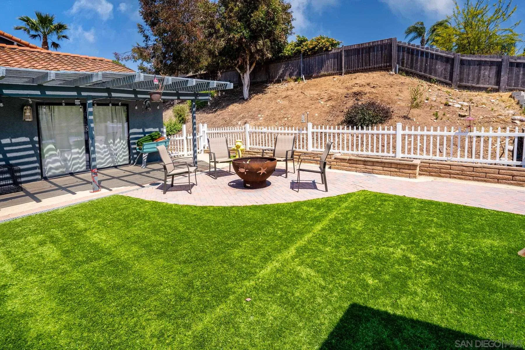 https://cdn.realtyfeed.com/cdn/127/210015350/c5de4a986dc0d63e8b69213a55a1e910.webp