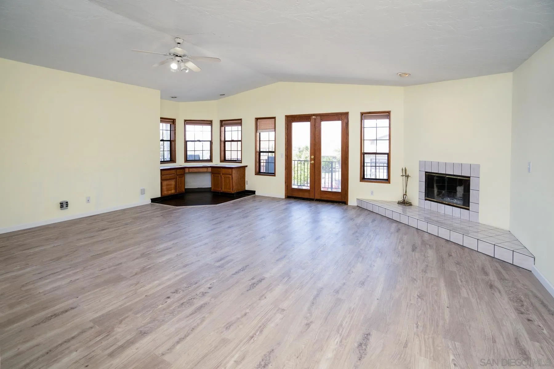 https://cdn.realtyfeed.com/cdn/127/210015350/f310f431dbcea2168608f5f36c50eb96.webp