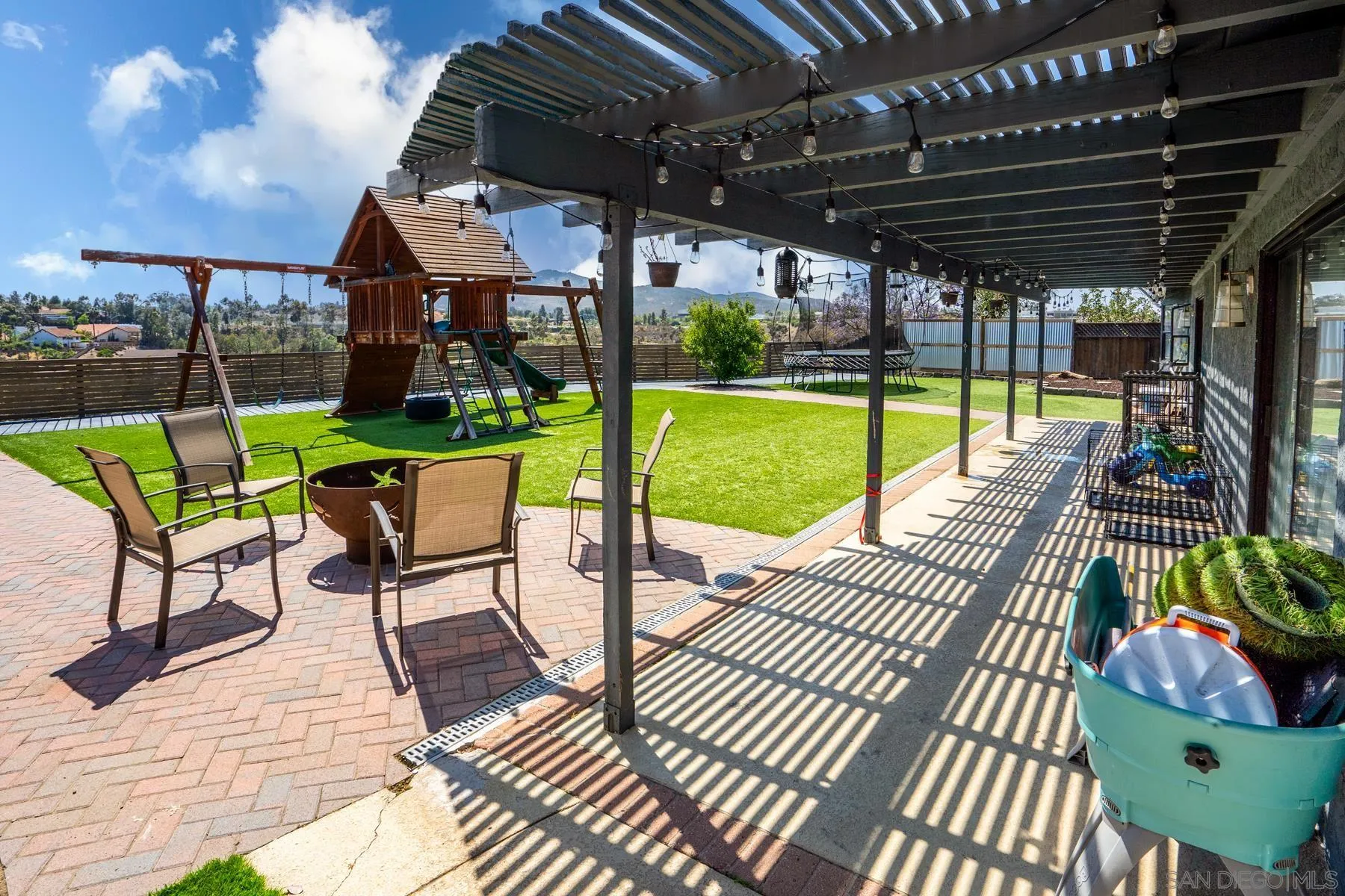 https://cdn.realtyfeed.com/cdn/127/210015350/f7b49198d3c5c46d88cb5f500fbd9f0a.webp