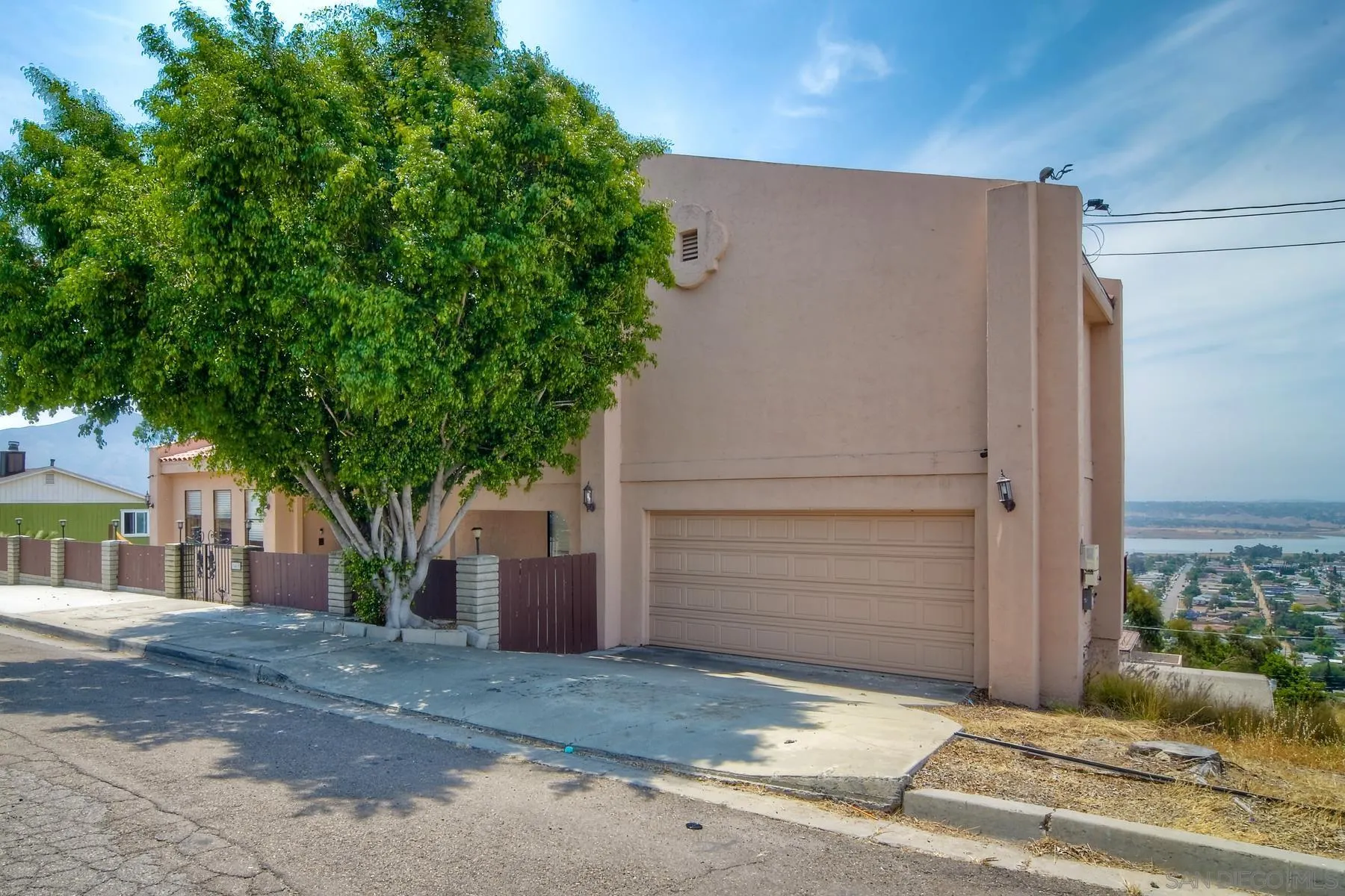 https://cdn.realtyfeed.com/cdn/127/210016699/6baddcdfed7e2c685cb8ac1407a0ef26.webp