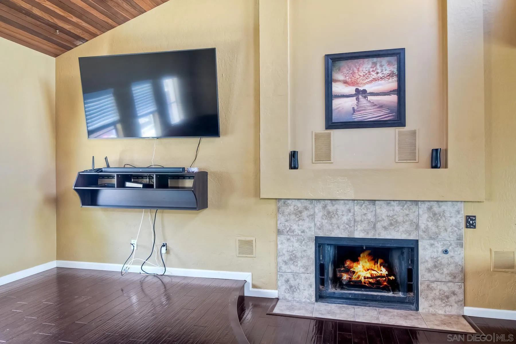 https://cdn.realtyfeed.com/cdn/127/210016699/7b7998ec2e27c0361b72e630af4cc51a.webp