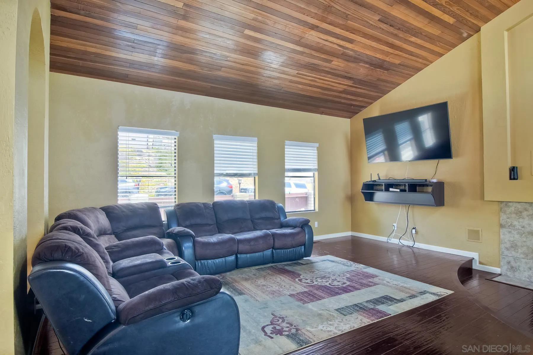 https://cdn.realtyfeed.com/cdn/127/210016699/9ea04d130cd8635419057401006cc8bf.webp