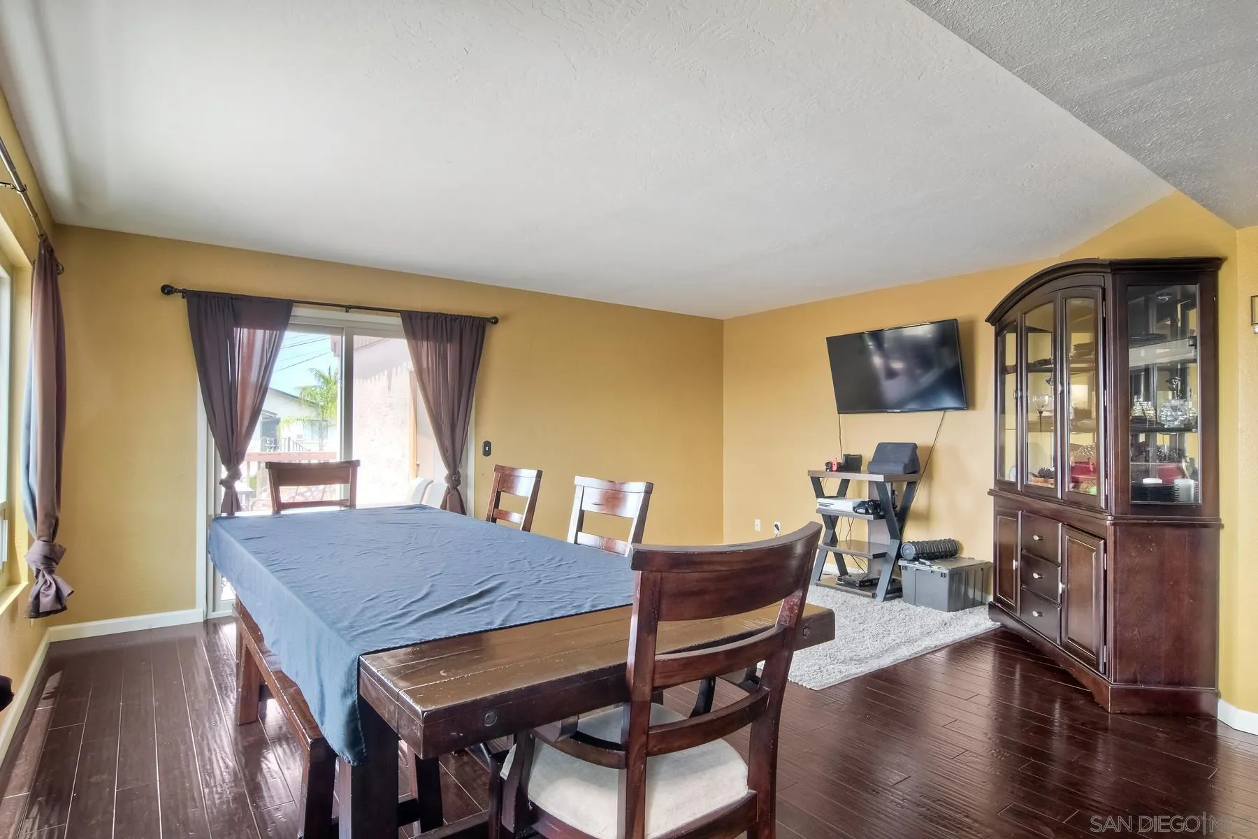 https://cdn.realtyfeed.com/cdn/127/210016699/afee91c7d68e4640369da86b9528c7e4.webp