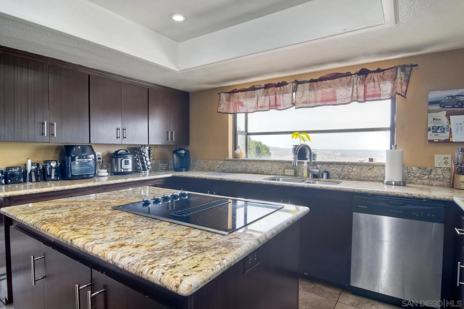 https://cdn.realtyfeed.com/cdn/127/210016699/f754e877a92d59f0c5c42f51dfd371b0.webp
