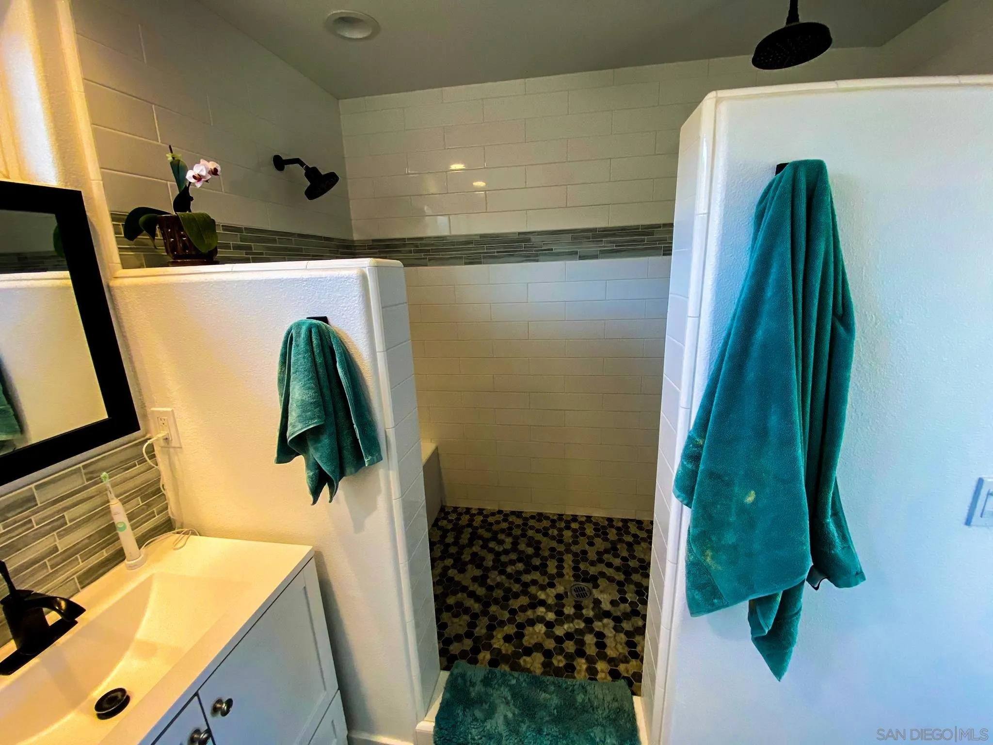 https://cdn.realtyfeed.com/cdn/127/210017742/5b8b4a6f585305b28ae501694e251ef4.webp