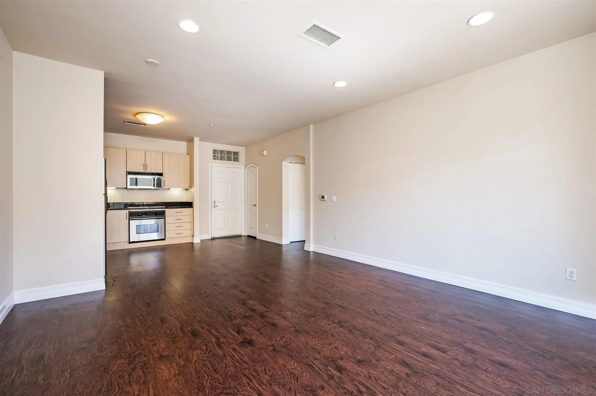 https://cdn.realtyfeed.com/cdn/127/210017836/060df99a44d1f9f5f03a24f0f1cba00c.webp