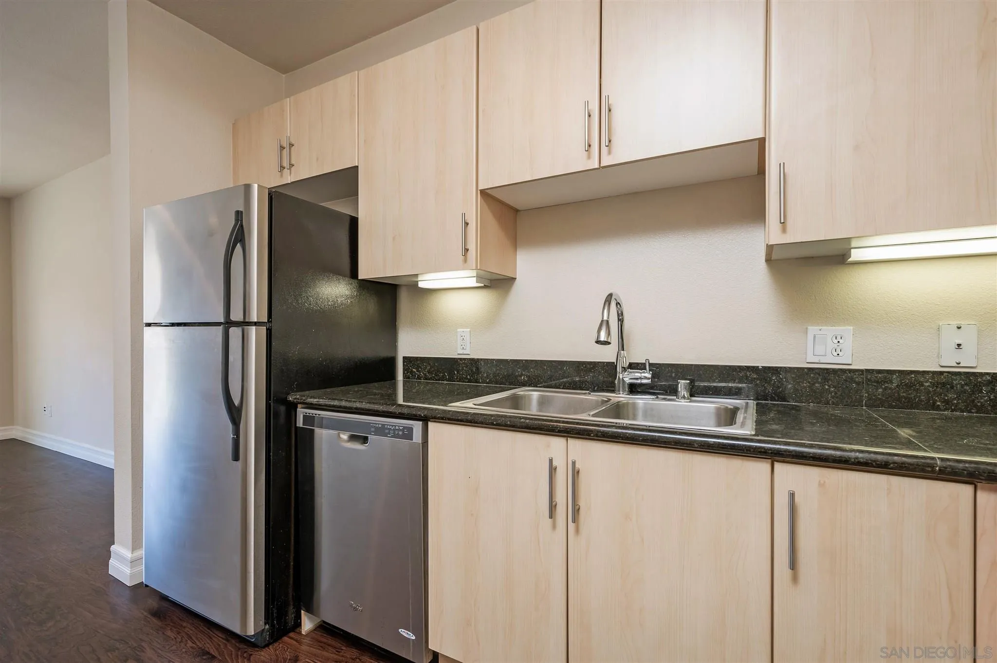 https://cdn.realtyfeed.com/cdn/127/210017836/927cb15f9b33f44b475bab07ba7b8f5a.webp
