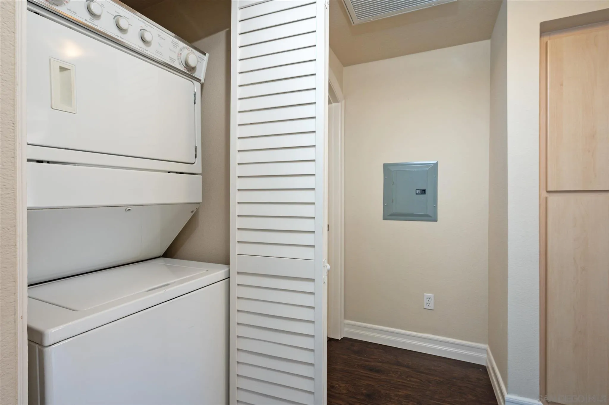 https://cdn.realtyfeed.com/cdn/127/210017836/9ac216ad06f811120940caf399b029d0.webp