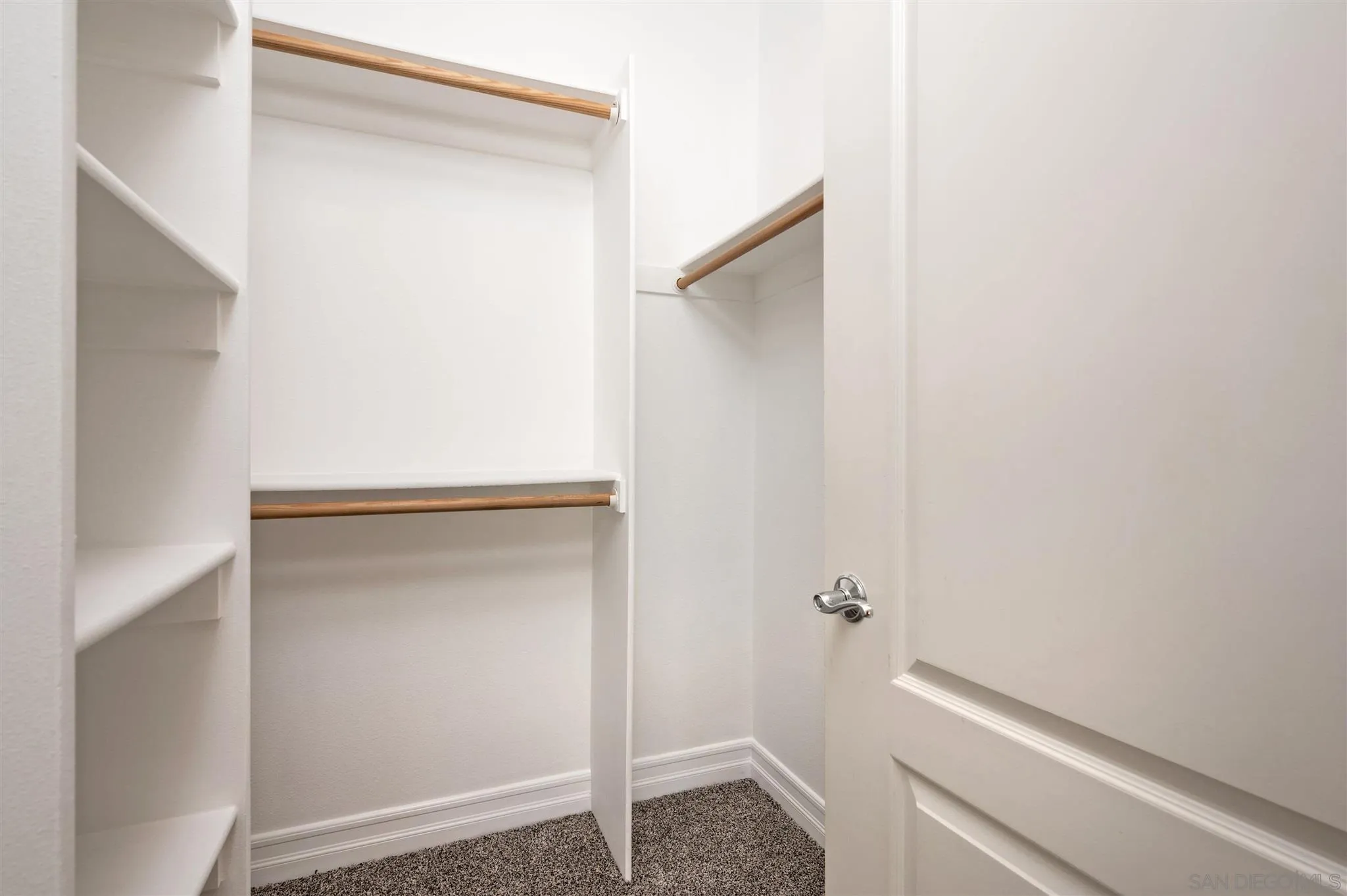 https://cdn.realtyfeed.com/cdn/127/210017836/e556d6476b7f72f7d1b5db208a88a881.webp