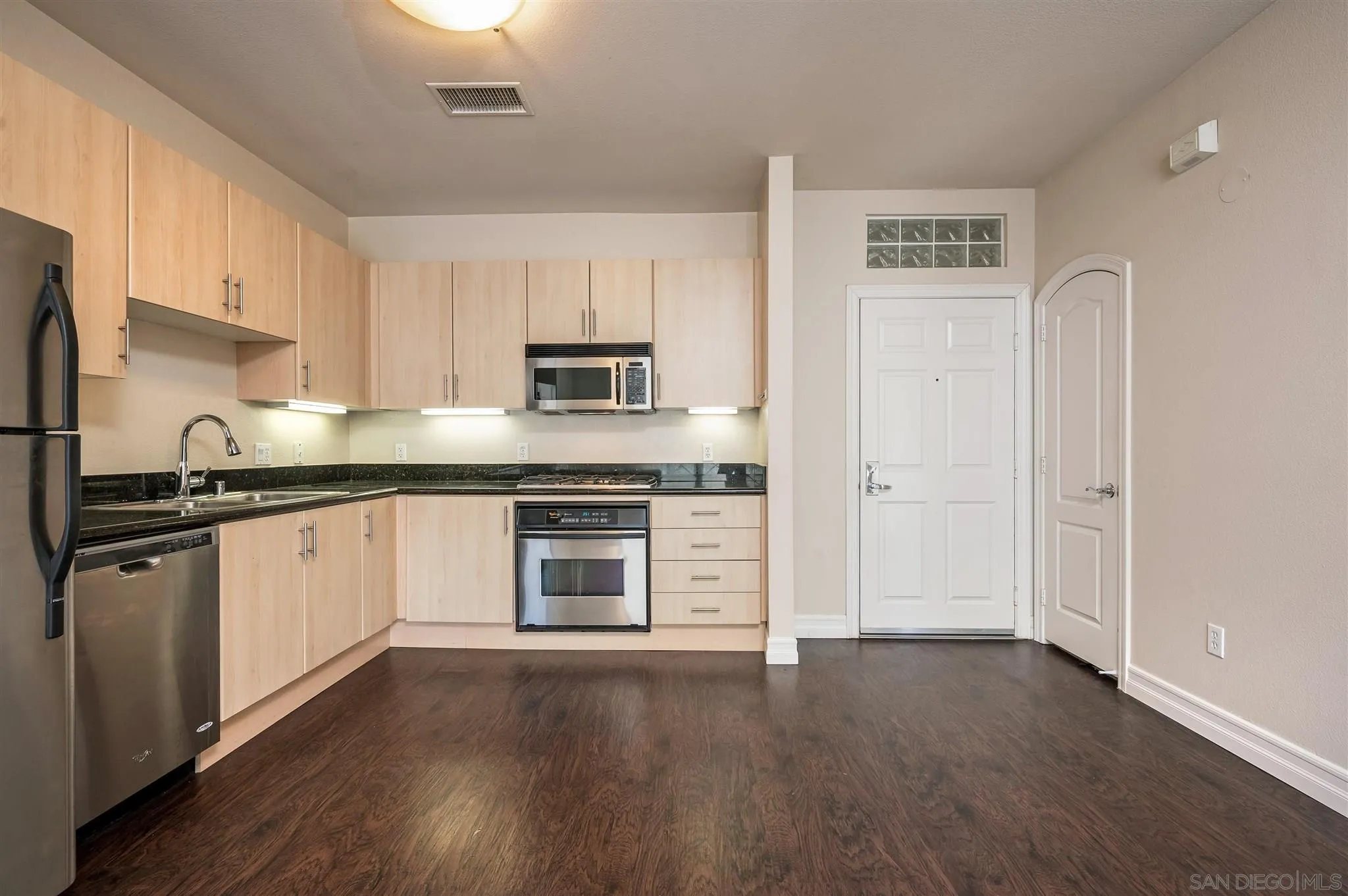 https://cdn.realtyfeed.com/cdn/127/210017836/ec380f3d1459b3d1e609a27d86e50e77.webp